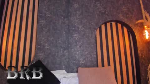 sara__jones_ online show from 12-31-24, 03:20