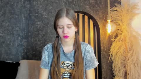 sara__jones_ online show from 01-14-25, 12:03