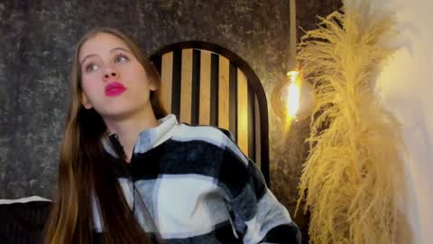 sara__jones_ online show from 01-15-25, 06:08