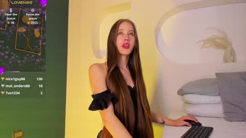 sara__jones_ online show from 01-22-25, 11:43
