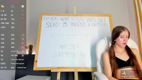 sara__jones_ online show from 02-19-25, 10:42