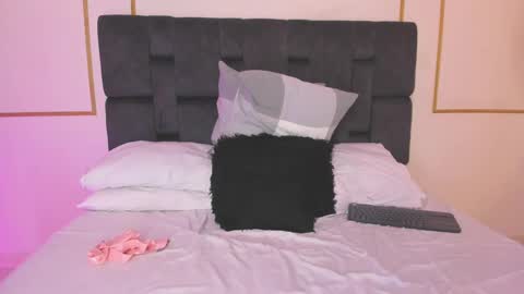 sara__jones_ online show from 03-07-25, 09:59