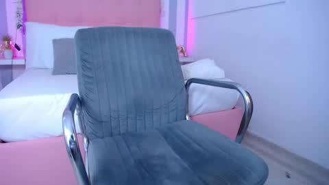 Snapshot of sara_angeelss chatting on 03-05-25, 12:05 Sara... online show from 03-05-25, 12:05