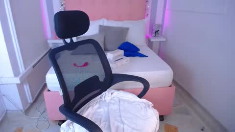 Snapshot of sara_angeelss chatting on 10-01-25, 12:16 Sara... online show from 10-01-25, 12:16