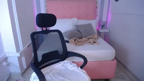 Snapshot of sara_angeelss chatting on 10-07-25, 10:40 Sara... online show from 10-07-25, 10:40