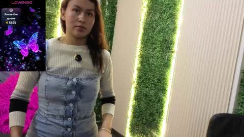 Snapshot of sara_blue13 chatting on 02-14-26, 12:46 Sara online show from 02-14-26, 12:46