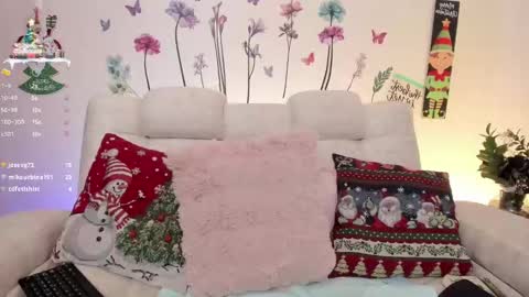 Snapshot of sara_crowe chatting on 12-23-24, 09:08 Sara Crowe online show from 12-23-24, 09:08