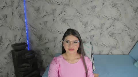 Snapshot of sara_fernandezz chatting on 12-23-24, 07:06 sara online show from 12-23-24, 07:06