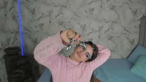 Snapshot of sara_fernandezz chatting on 01-06-25, 01:08 sara online show from 01-06-25, 01:08