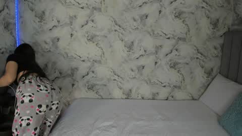 Snapshot of sara_fernandezz chatting on 01-15-25, 02:02 sara online show from 01-15-25, 02:02