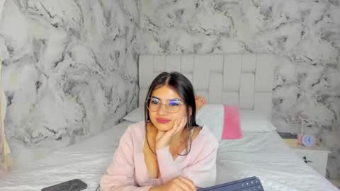 Snapshot of sara_fernandezz chatting on 12-04-25, 02:54 sara online show from 12-04-25, 02:54