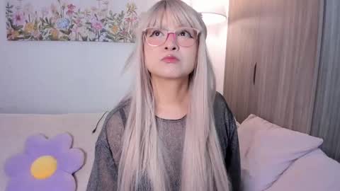 Sara  new account  give me thomb up  Follow me   help me reach 15k followers again   online show from 09-25-25, 01:20