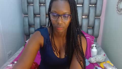 S A R A online show from 11-12-25, 11:43