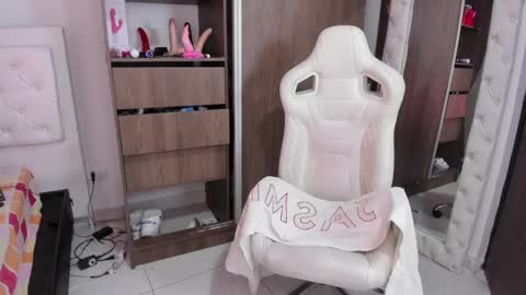 Snapshot of sara_martin_ chatting on 01-16-25, 09:40 sara online show from 01-16-25, 09:40