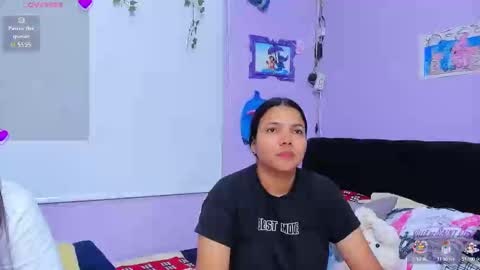 Snapshot of sara_mendez2_ chatting on 10-14-25, 11:27 Sara Mendez online show from 10-14-25, 11:27