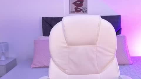 sara  online show from 10-28-25, 03:47