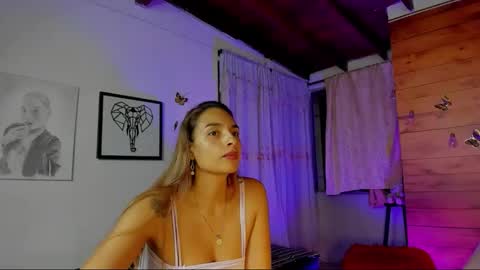 Snapshot of sara_thompson01 chatting on 12-22-25, 05:48 SARA online show from 12-22-25, 05:48