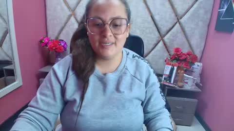 sara_thonson_ online show from 12-04-25, 01:53