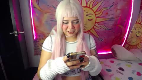 Snapshot of sara_winehouse1 chatting on 11-14-25, 04:11 1 online show from 11-14-25, 04:11