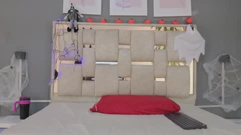 sara online show from 10-24-25, 03:14