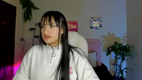 Sarah Ramirez online show from 02-17-25, 05:43