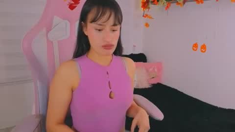 Sarah Ramirez online show from 10-17-25, 03:20