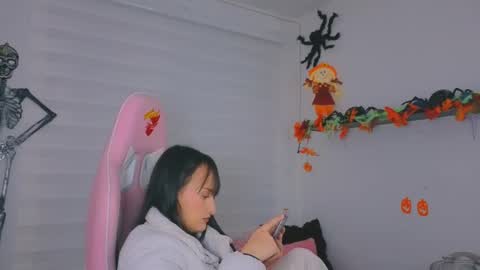 Sarah Ramirez online show from 10-22-25, 03:07