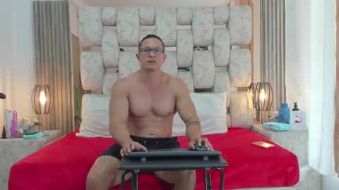 Snapshot of saraandjhony chatting on 01-11-25, 04:25 saraANDyoni online show from 01-11-25, 04:25