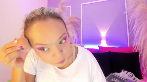 Snapshot of saraavila_ chatting on 10-17-25, 08:22 SaraAvila  online show from 10-17-25, 08:22