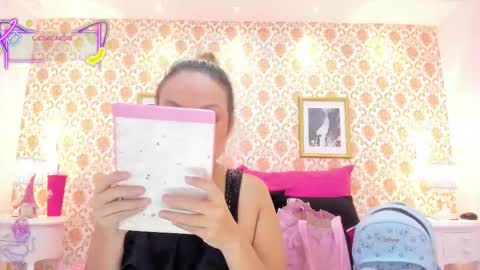 Snapshot of saraavila_ chatting on 11-12-25, 08:19 SaraAvila online show from 11-12-25, 08:19