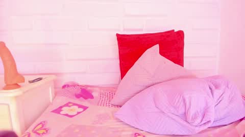 Snapshot of sarabi_ebony chatting on 03-11-25, 06:41  Ebony Pocahontas  online show from 03-11-25, 06:41