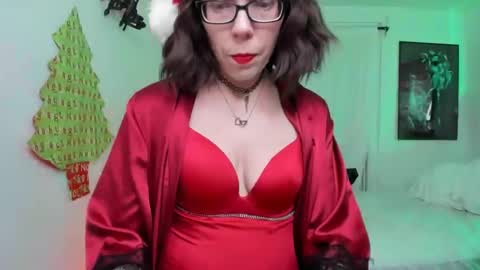 Snapshot of saradesirexo chatting on 12-09-24, 02:24 Sara Desire online show from 12-09-24, 02:24