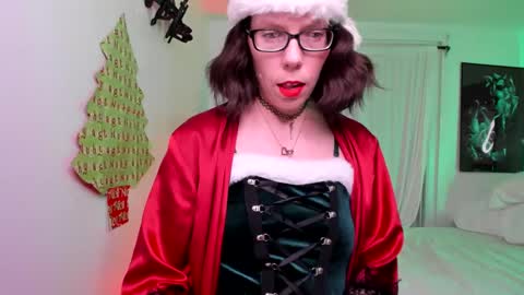 Snapshot of saradesirexo chatting on 12-10-24, 02:05 Sara Desire online show from 12-10-24, 02:05
