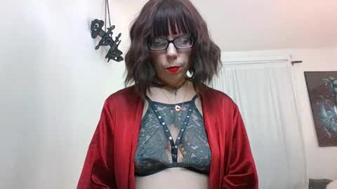 Snapshot of saradesirexo chatting on 12-30-24, 01:37 Sara Desire online show from 12-30-24, 01:37