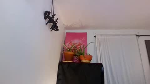 Snapshot of saradesirexo chatting on 02-03-25, 02:03 Sara Desire online show from 02-03-25, 02:03