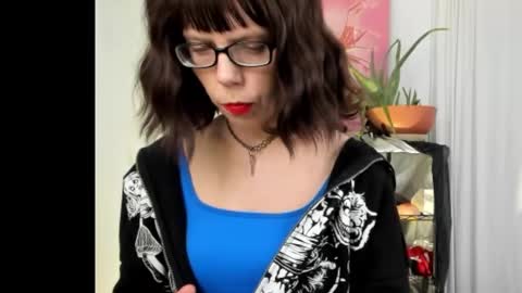 Snapshot of saradesirexo chatting on 02-06-25, 05:03 Sara Desire online show from 02-06-25, 05:03
