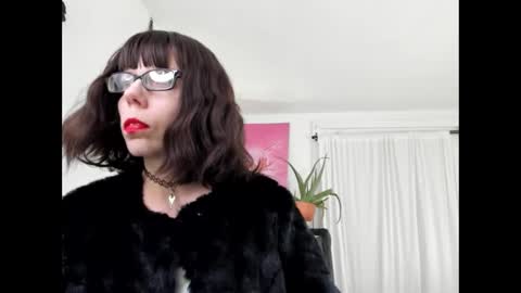 Snapshot of saradesirexo chatting on 02-11-25, 01:52 Sara Desire online show from 02-11-25, 01:52