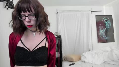 Snapshot of saradesirexo chatting on 03-11-25, 10:51 Sara Desire online show from 03-11-25, 10:51