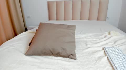 Snapshot of saradiamond01 chatting on 01-26-25, 12:22 saradiamond01 online show from 01-26-25, 12:22