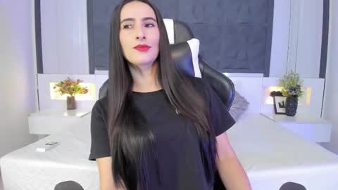 Snapshot of saragomez_1 chatting on 10-15-25, 01:22 Sara Gomez online show from 10-15-25, 01:22