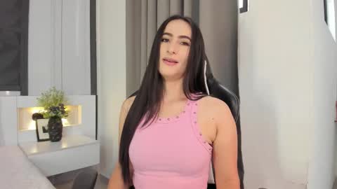 Snapshot of saragomez_1 chatting on 10-17-25, 01:46 Sara Gomez online show from 10-17-25, 01:46