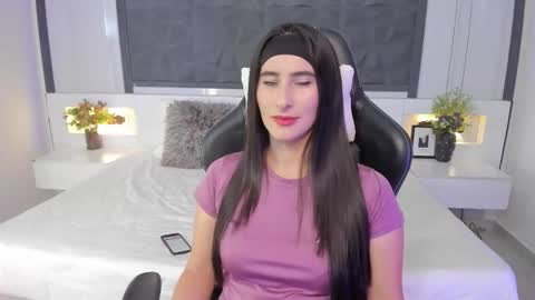 Snapshot of saragomez_1 chatting on 11-13-25, 01:43 Sara Gomez online show from 11-13-25, 01:43