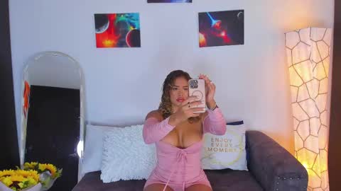 Snapshot of sarah__cinnamon chatting on 09-21-25, 03:46 sarah cinnamon online show from 09-21-25, 03:46