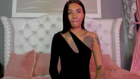 Snapshot of sarah_curtis chatting on 10-04-25, 04:32 Sarah online show from 10-04-25, 04:32