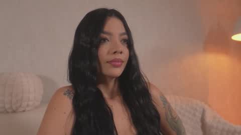 Snapshot of sarah_hiill chatting on 10-24-25, 10:39 online show from 10-24-25, 10:39