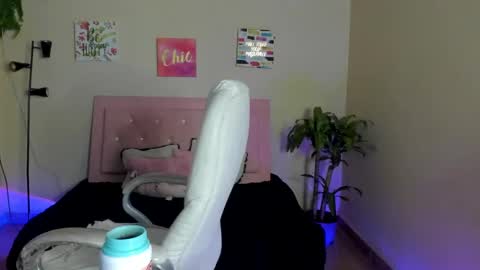 Sarah Ramirez online show from 02-12-25, 11:29