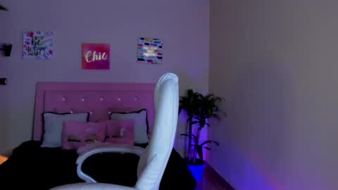 Sarah Ramirez online show from 02-14-25, 02:54