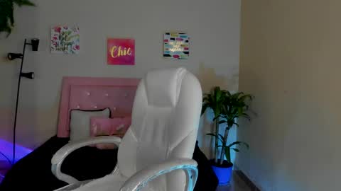 Sarah Ramirez online show from 02-15-25, 11:39