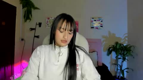 Sarah Ramirez online show from 02-17-25, 05:43