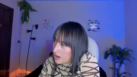 Sarah Ramirez online show from 02-19-25, 05:49